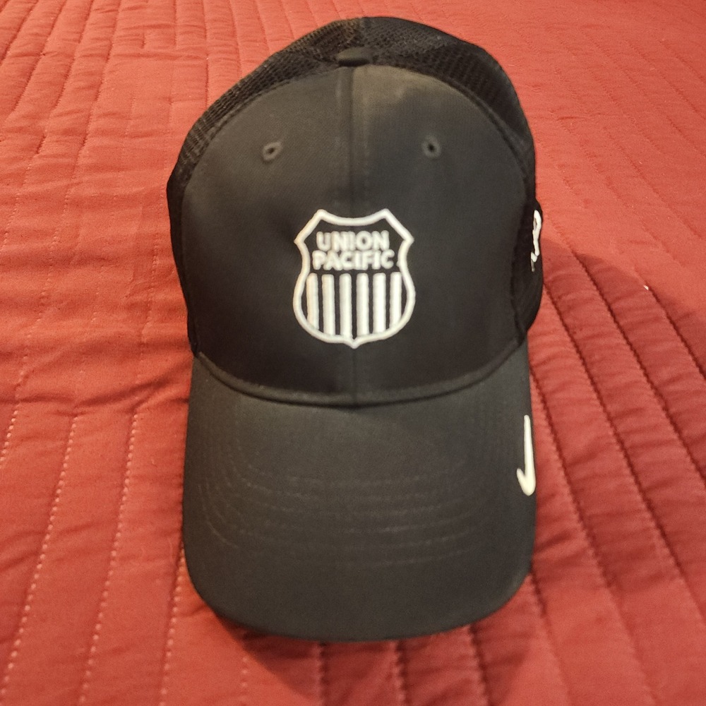 Nike Golf Union Pacific Railroad Trucker Hat Black Mesh Snapback Cap M/L